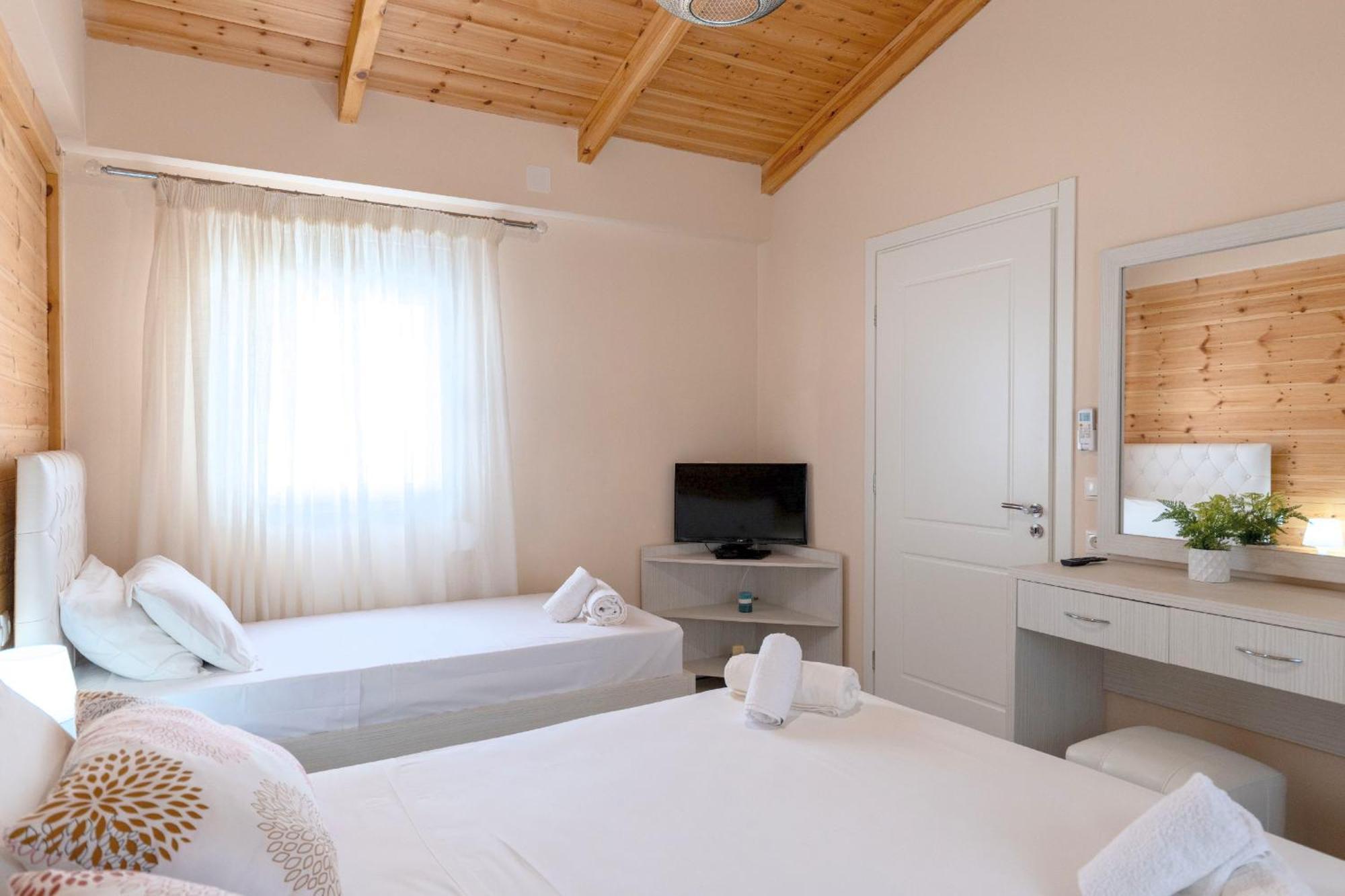 Dajana Apartments Ксамил Екстериор снимка