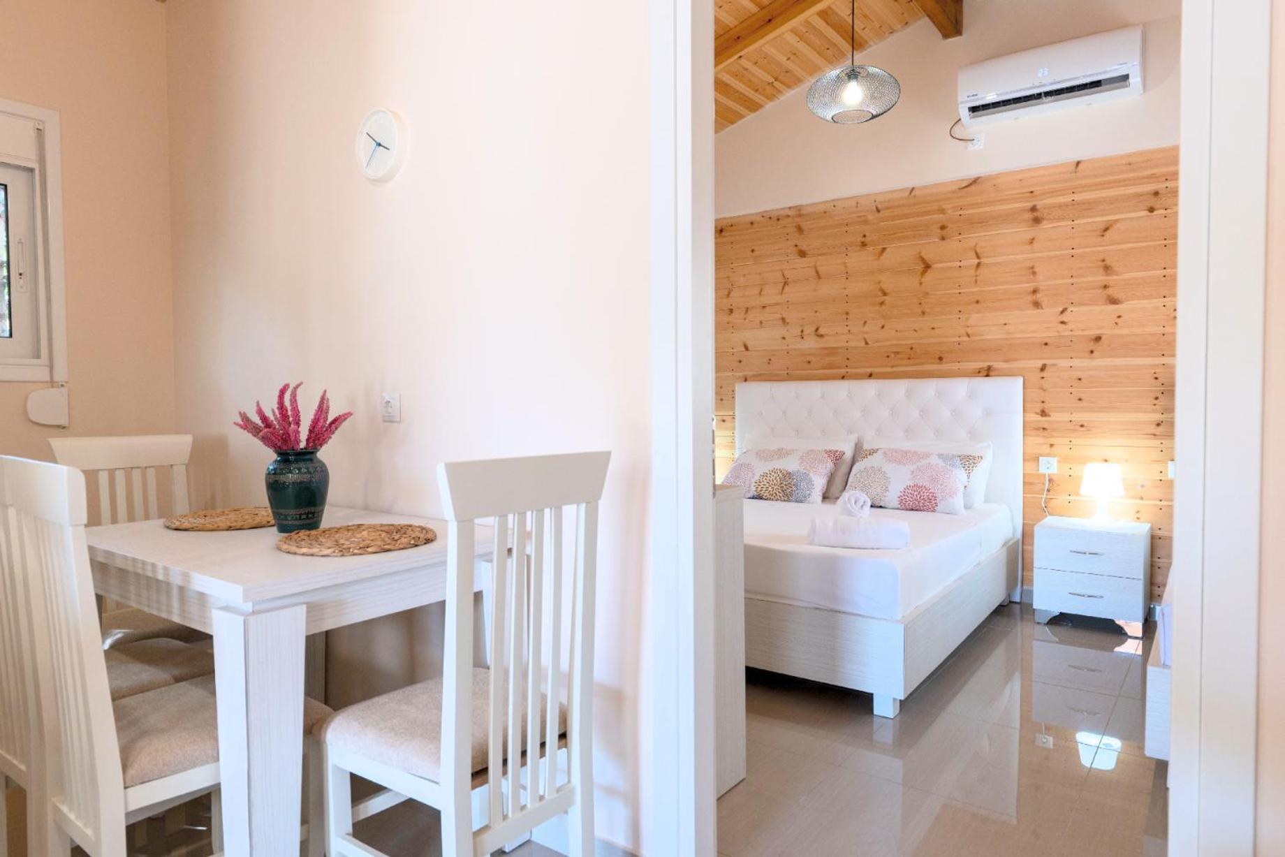 Dajana Apartments Ксамил Екстериор снимка